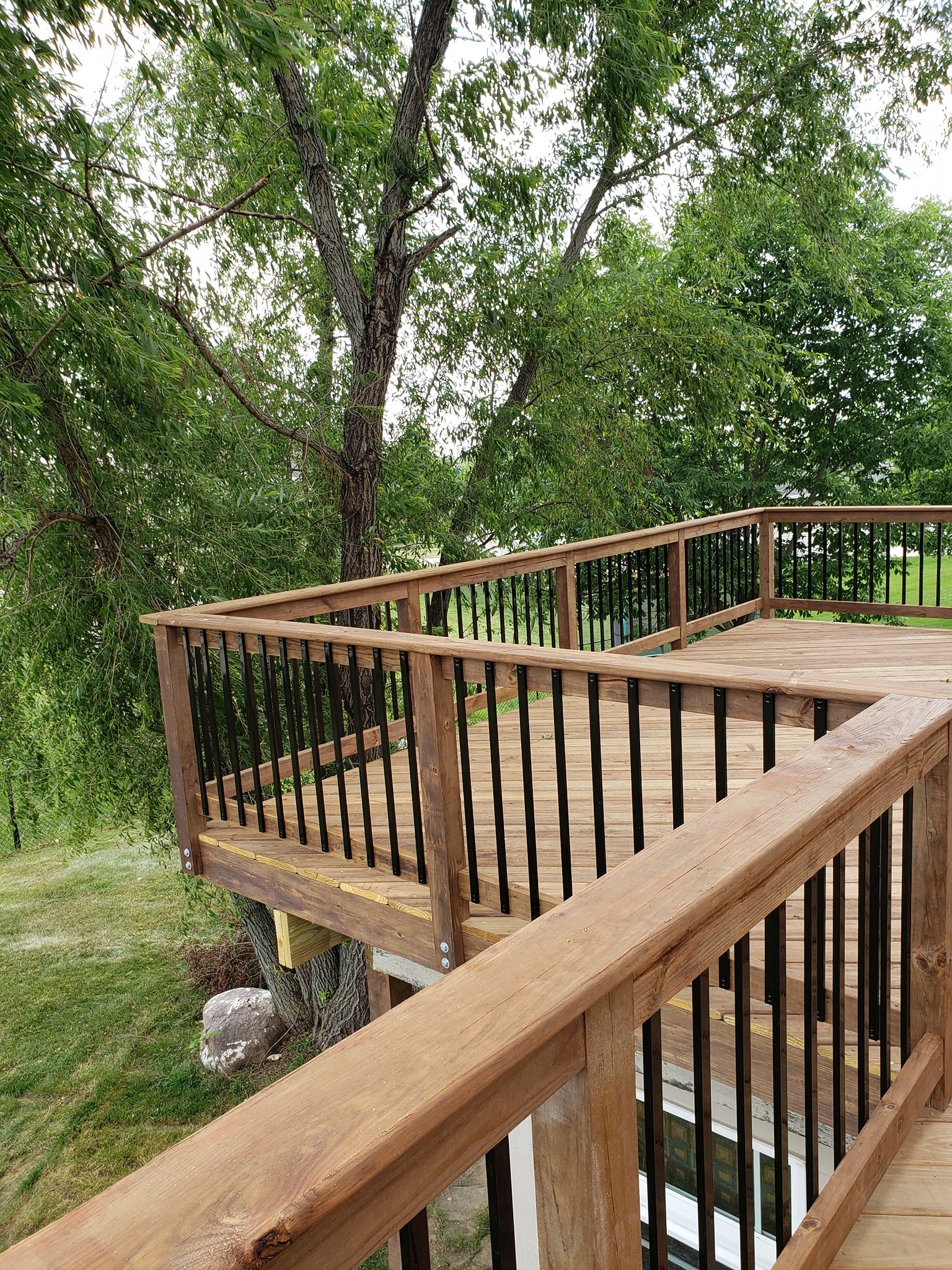 Deck with mixed material railing - creative nature